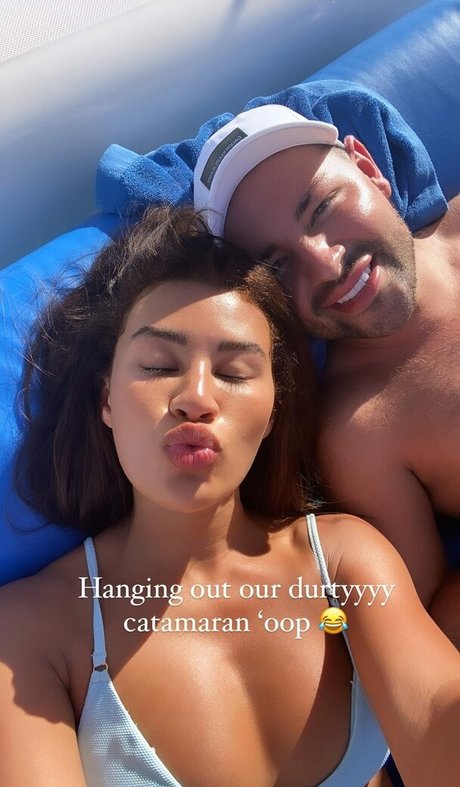 金髪ティーンのマンコOnlyFans 美しいヌード 画像