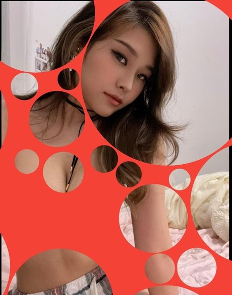 アジア人のティーンの足 オンリーファンズ ポルノグラフィック 画像