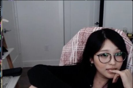 母乳オンリーファン ポルノ 写真