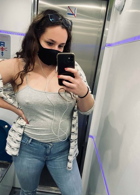 アンバー・オンリーファンズ 美しいヌード 画像