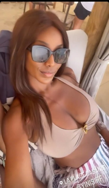 スマイルオンリーファンズ アダルト無料 写真