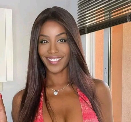 ヌード 屋外 OnlyFans セクシーヌード 画像