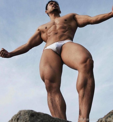 巨尻オンリーファン セクシーヌード 写真