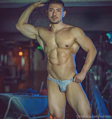 アジアン・エボニー・オンリーファンズ 美しい 写真