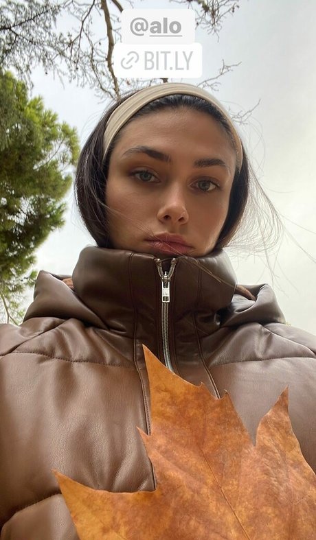 ヌード教師オンリーファンズ 美しい裸 ギャラリー