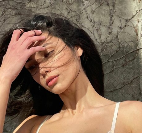 カービーキティOnlyfans アートヌード 画像