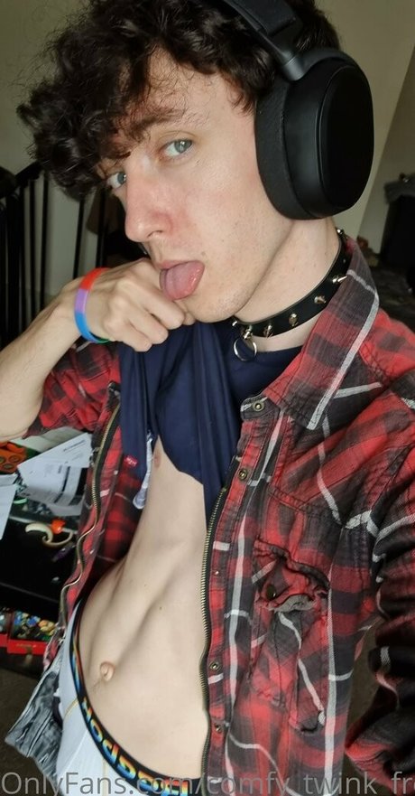 comfy twink free アダルトスター 写真