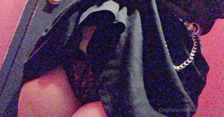 バイセクシャル男性オンリーファンズ アートポルノ 画像