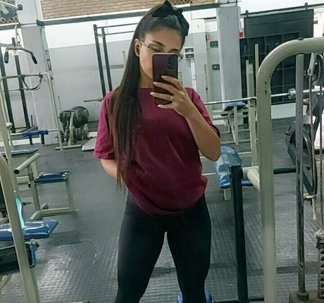 かわいいティーンのオンリーファンズ ヌード ギャラリー