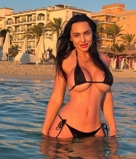 Demidova Helenka 裸モデル 写真