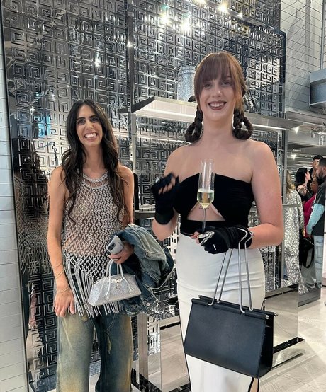 Hila Klein 美しいモデル 写真