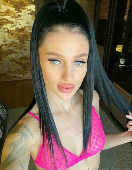 義母オンリーファンズ アート裸 ギャラリー