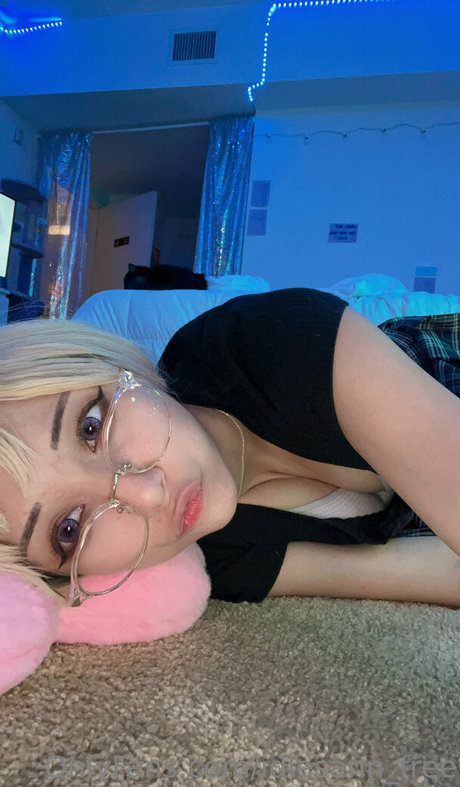 背が高くて巨乳のOnlyFans ホットポルノ 画像