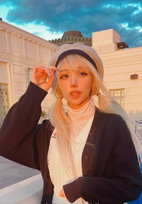 ミニドレス OnlyFans ポルノグラフィック 画像