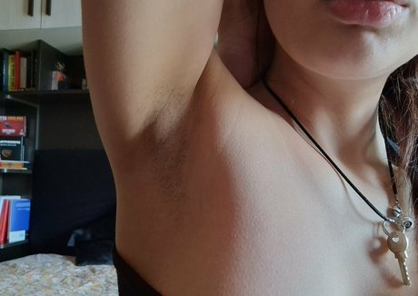 小さいペニスのシーメールOnlyFans ポルノ 写真