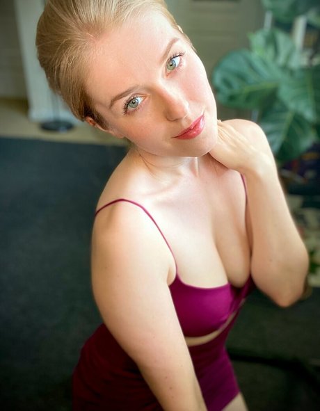 お尻オンリーファン セクシーヌード ギャラリー