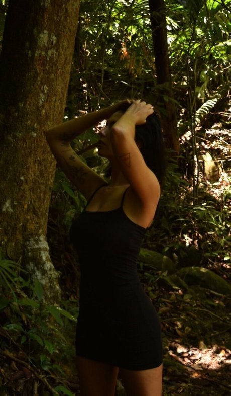 巨大なチンポを持つシーメールオンリーファンズ ホットポルノ 写真