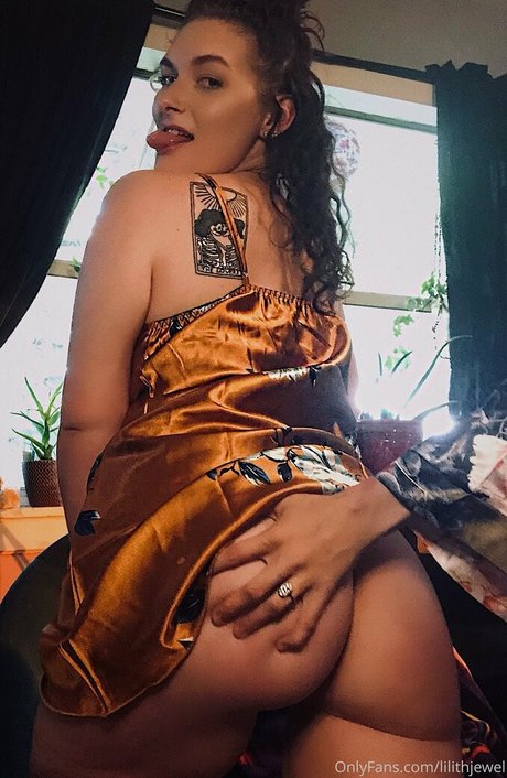lilithjewel アダルトスター 画像