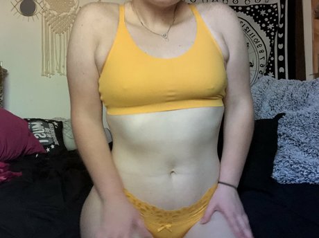 ジンジャートゥインクオンリーファンズ セクシー 画像