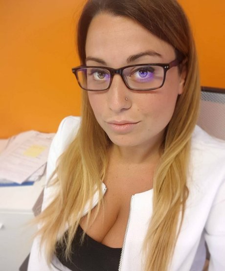 curvygirl89 裸のスター 画像