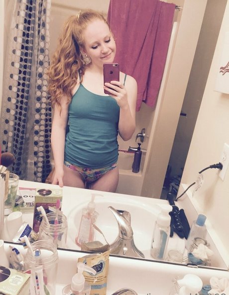 ivypearl42069 セクシー女優 写真