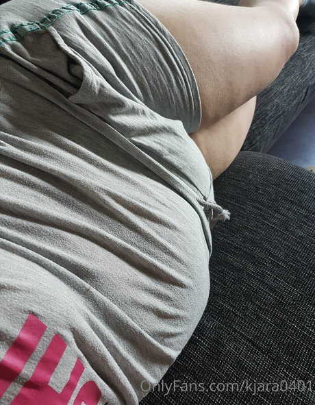 kjara0401 ホットなスター 写真