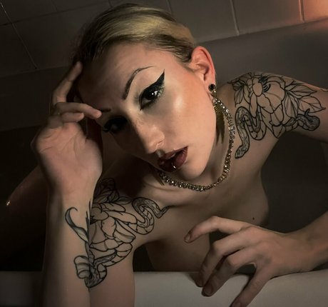 laceandleashes アダルトモデル 写真