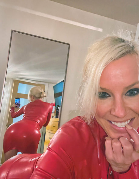 マイクロTバックOnlyFans セクシー裸 画像