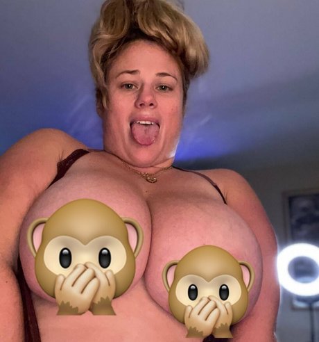 巨乳の赤毛オンリーファンズ 美しいポルノ 写真