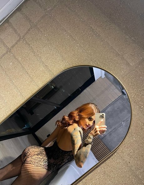 小柄なティーンオンリーファン 美しい裸 ギャラリー