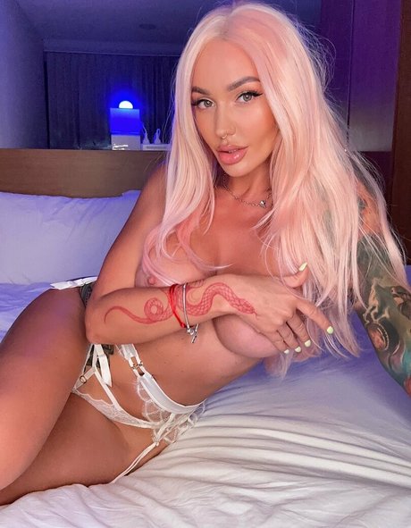 黒檀の猫オンリーファンズ 美しい裸 ギャラリー