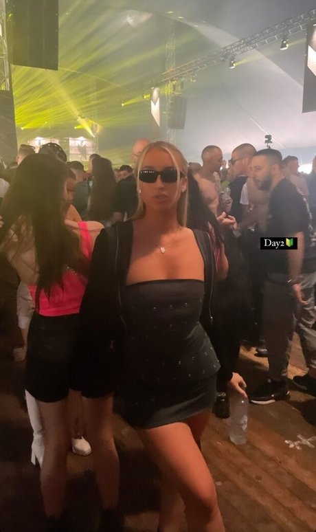 英国のティーンオンリーファン ヌード 画像