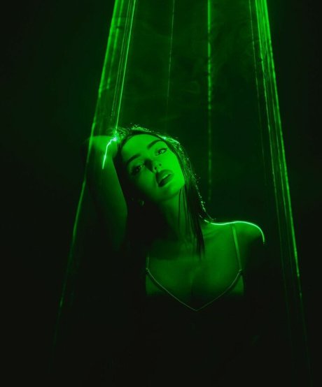 セクシーなドレスOnlyFans セクシーヌード 写真