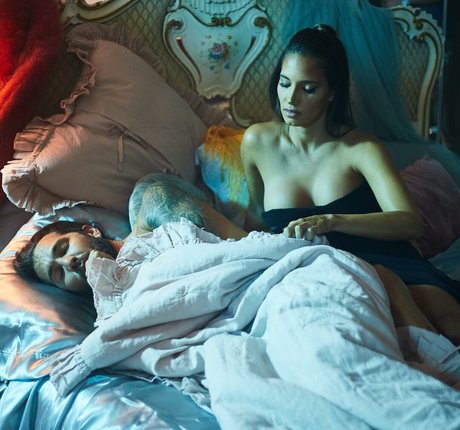 アジアンツインズOnlyFans 無料セクシー 写真