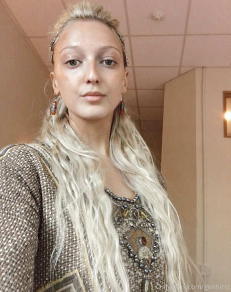 Georgia Hirst ポルノモデル アーカイブ