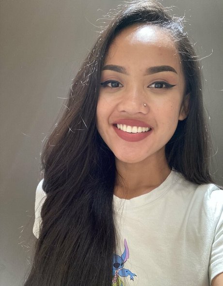 ラテン系ティーンオンリーファンズ セクシー裸 写真