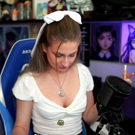 IceTokki エロティックなモデル 写真