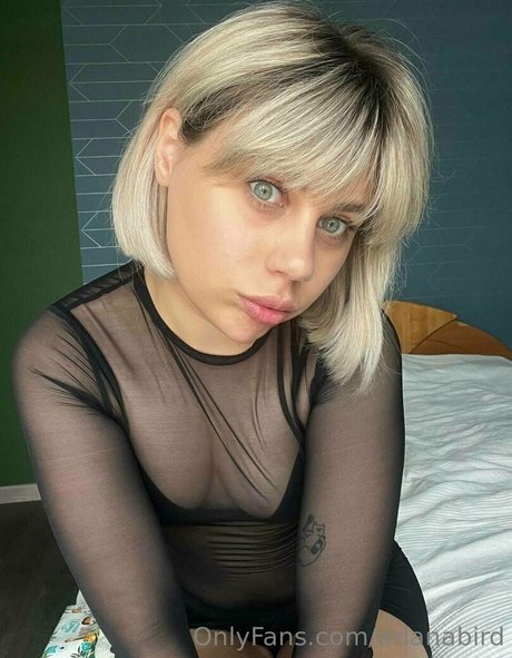 曲線美のラテン系オンリーファンズ ホット 写真