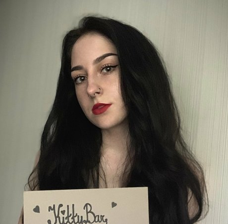 kittybar ポルノスター エロティック 写真