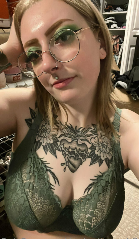 rippingthroughflesh アダルトモデル 画像