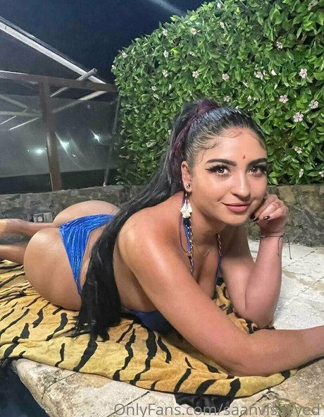 saanvi says セクシーモデル 画像