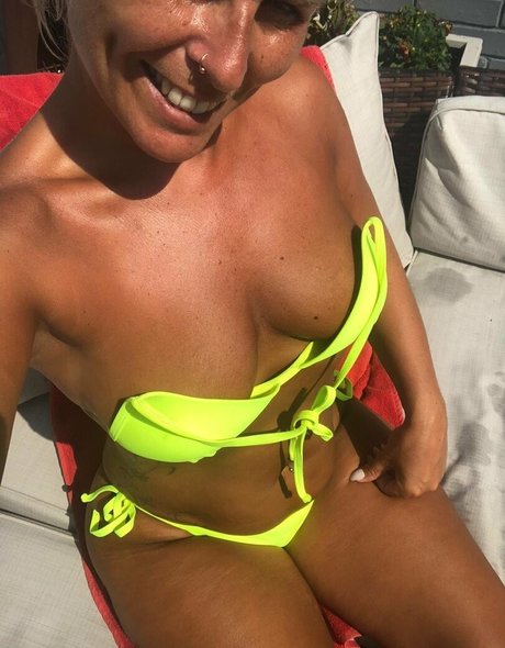 ukhotwifecouple スター 裸 写真