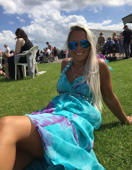 ukhotwifecouple ポルノスター 美しい 写真