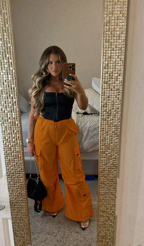 巨乳の黒人女性オンリーファンズ xxx 写真