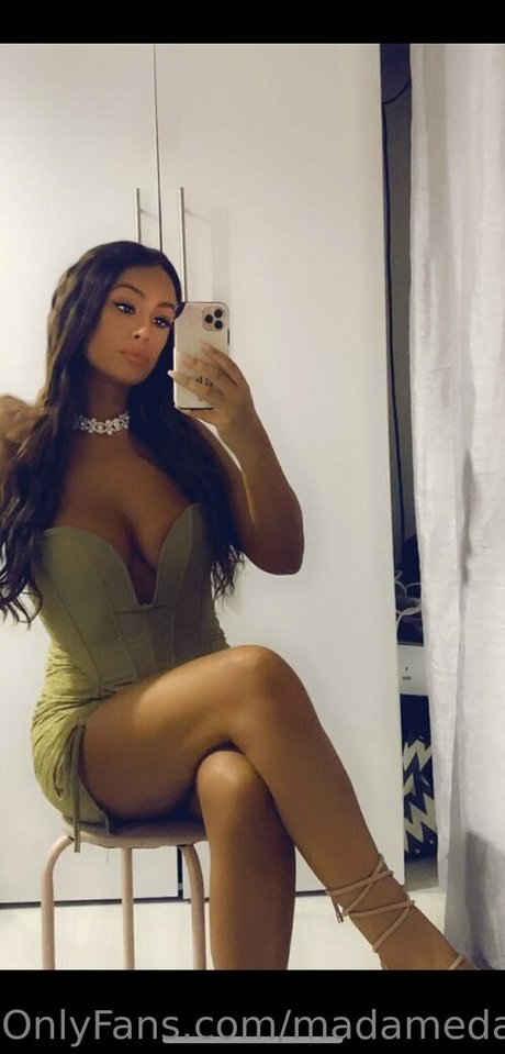 太めのブロンドオンリーファンズ アダルト 写真