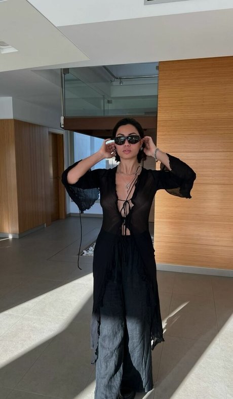 巨乳の黒人女性オンリーファンズ セクシー ギャラリー