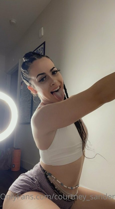 Courtney Sanderson xxxポルノスター 写真