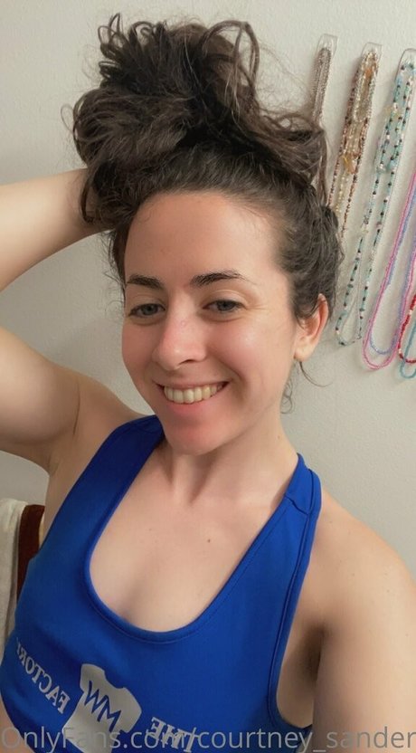 Courtney Sanderson スター 画像