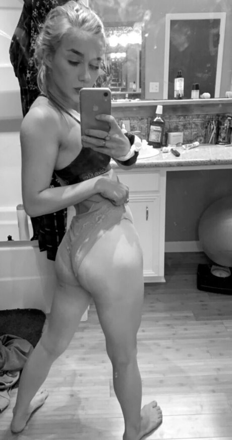 Lillbbyy ポルノスター トップ ギャラリー