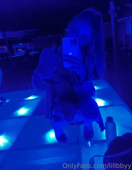 Lillbbyy 美しいモデル 写真